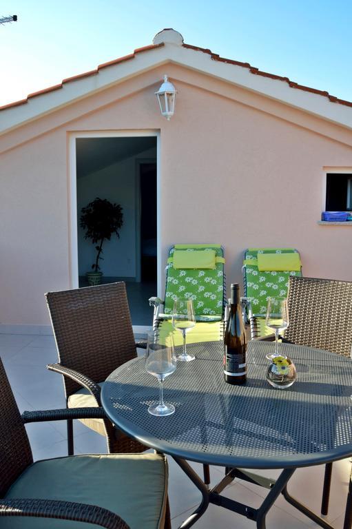Vinišće Apartments Maris מראה חיצוני תמונה